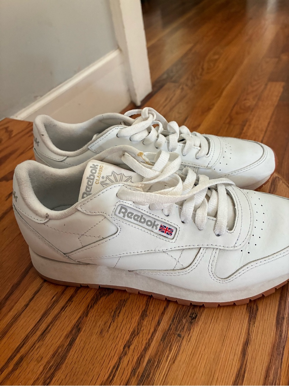 Reebok women’s Leather Sneakers with Gum Sole